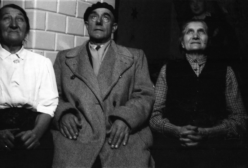 O to jest Bogdan widzisz. A to jest matka Baśki, Traczykowa.