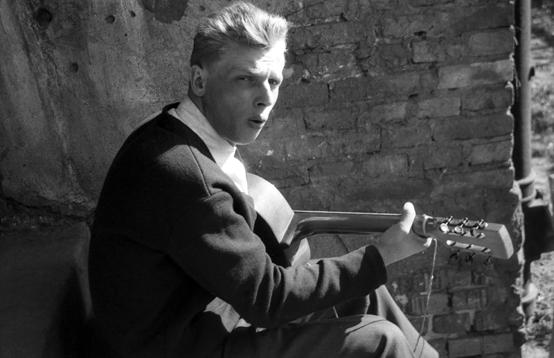 A to Żoliborz. Janusz Wróblewski – bardzo zdolny chłopak był, bardzo zdolny. I rysował pięknie, i malował. Tam oni mieszkali w tym samym domu, na Generała Zajączka 30.