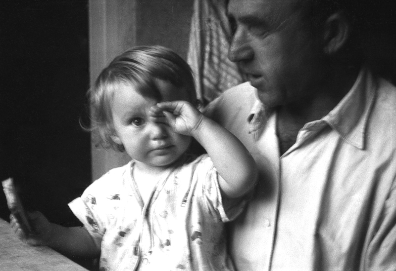 A to chyba jej młodsza siostra, Bożena, matematyczka która w Płocku matematyki uczyła w szkole, wiesz. Wychowanica Bogdana, na Uniwersytecie matematykę kończyła. To jest ta Halina właśnie.